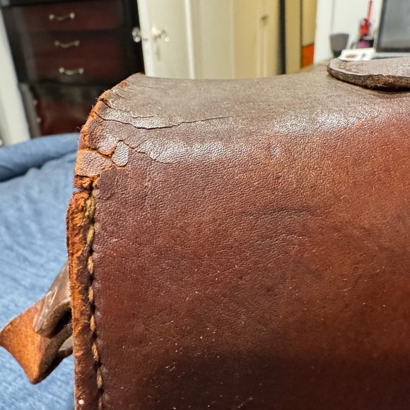 Brown Vintage Leather Briefcase with Adjustable Strap and Buckle Closure - Picture 7 of 14